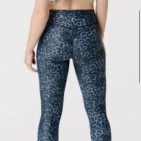 Zyia animal print scrunch leggings - Picture 2 of 9